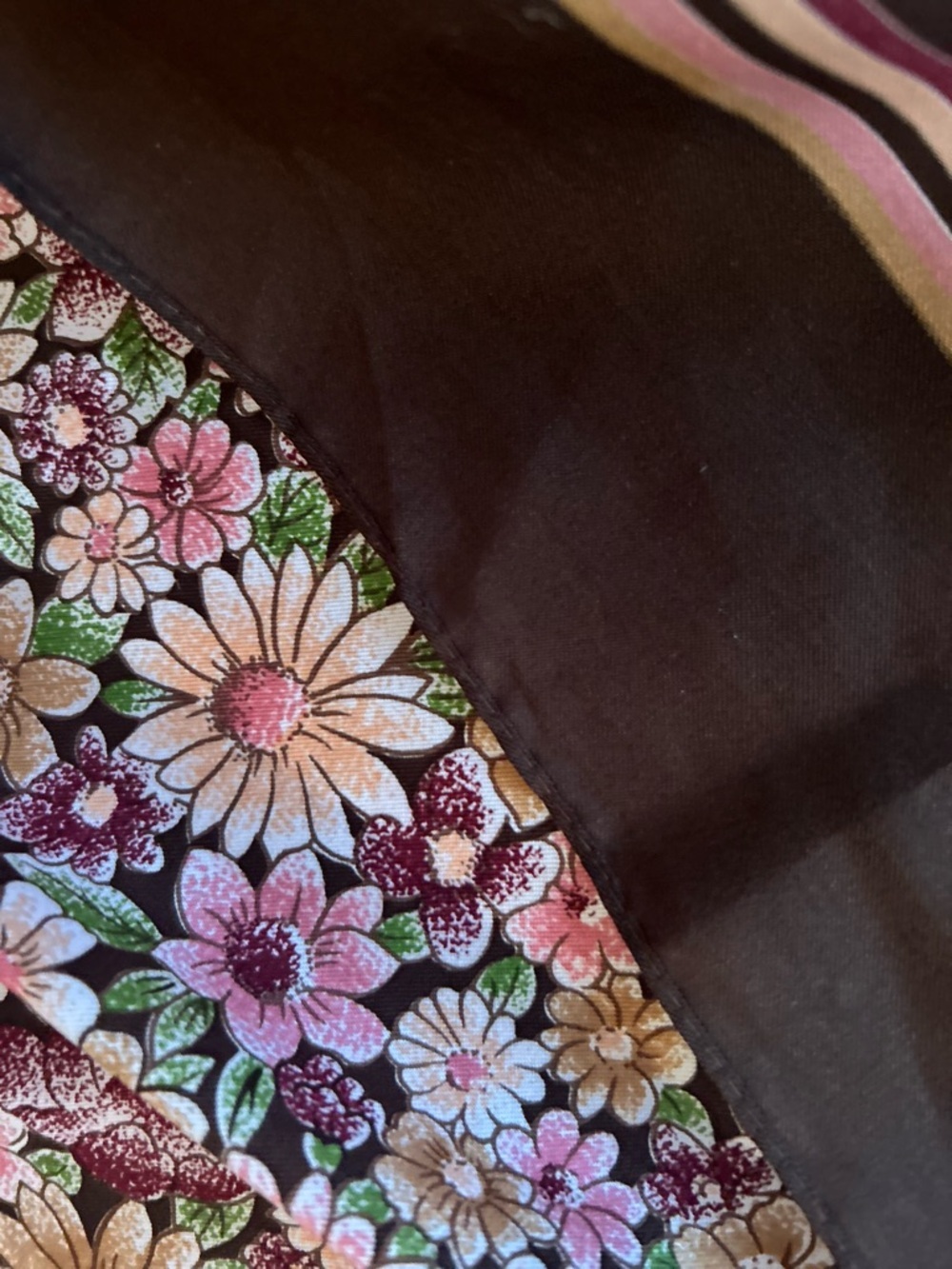 ✌️4 for $20✌️ Vintage nylon scarf - Picture 7 of 7